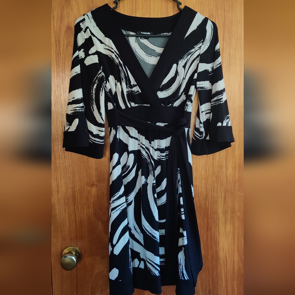 Black & White Swirl Bell Sleeve Dress